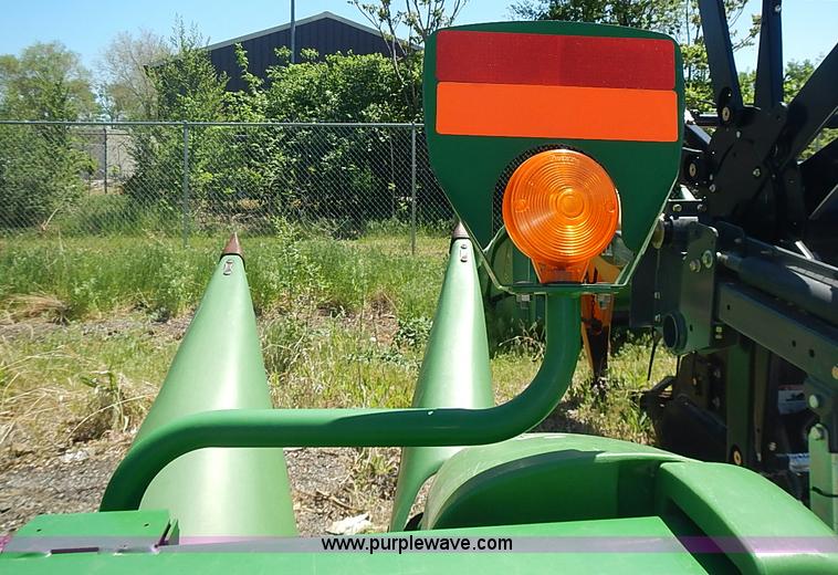 image for item J3232 2009 John Deere 612C corn head