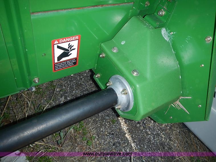 image for item J3232 2009 John Deere 612C corn head
