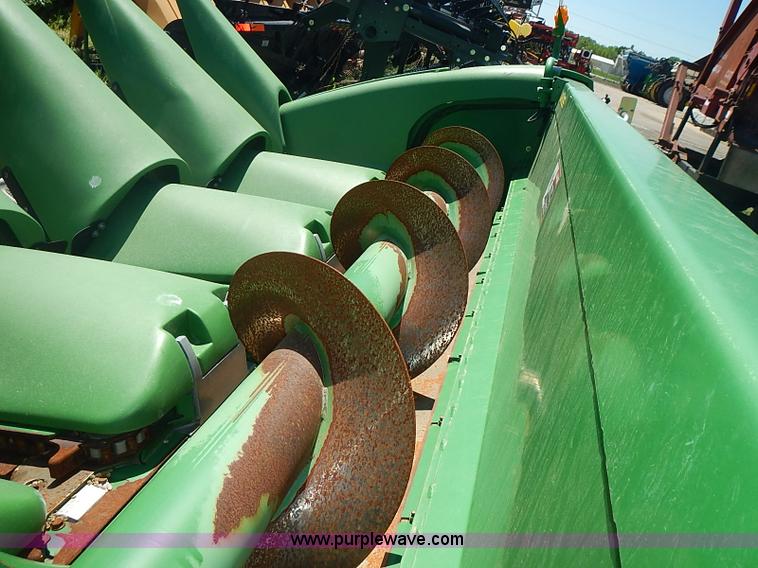 image for item J3232 2009 John Deere 612C corn head