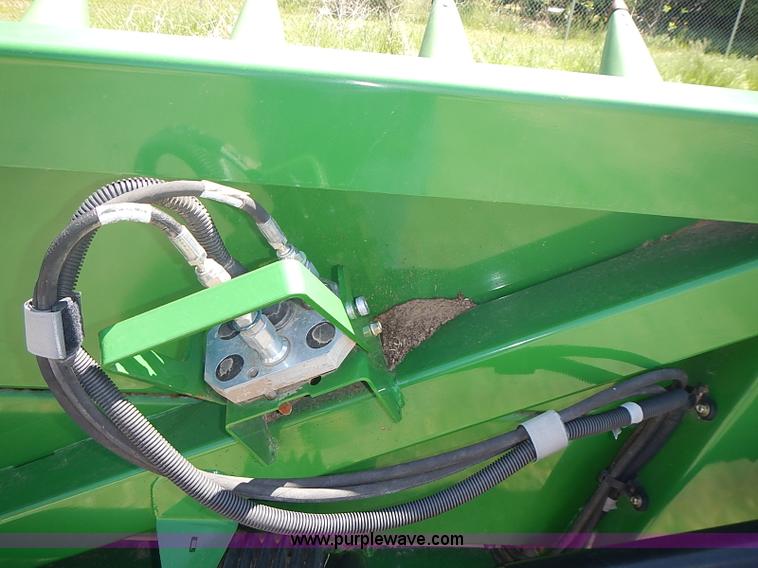 image for item J3232 2009 John Deere 612C corn head