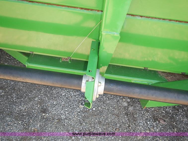 image for item J3232 2009 John Deere 612C corn head