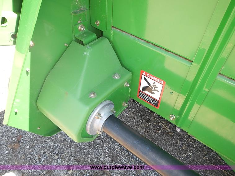 image for item J3232 2009 John Deere 612C corn head