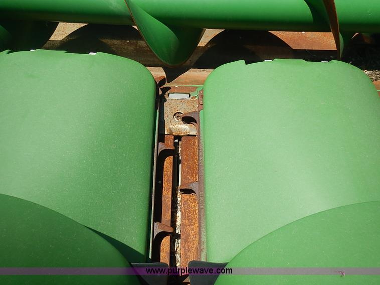 image for item J3232 2009 John Deere 612C corn head