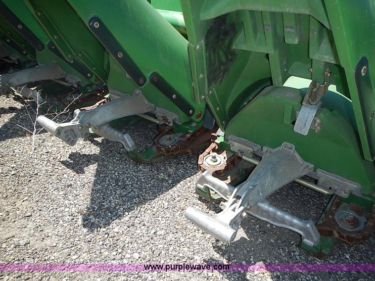 image for item J3232 2009 John Deere 612C corn head
