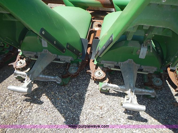 image for item J3232 2009 John Deere 612C corn head