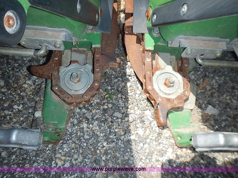 image for item J3232 2009 John Deere 612C corn head