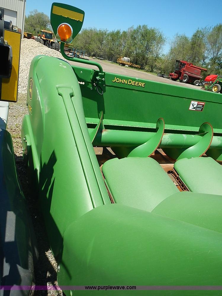 image for item J3232 2009 John Deere 612C corn head