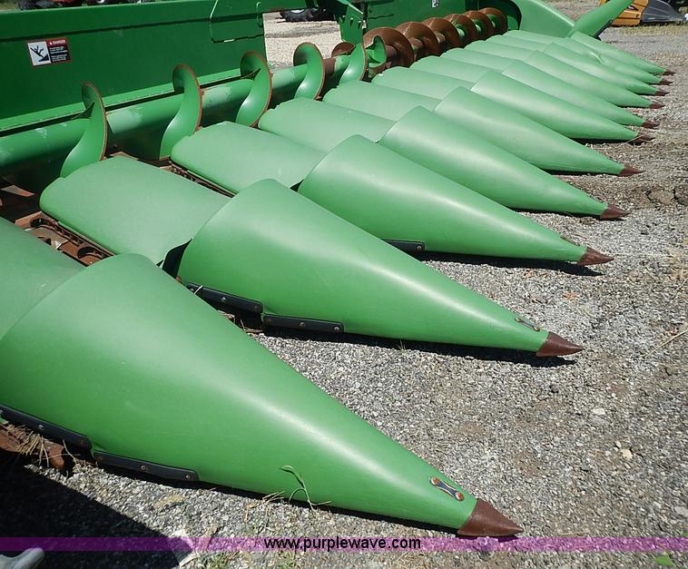 image for item J3232 2009 John Deere 612C corn head