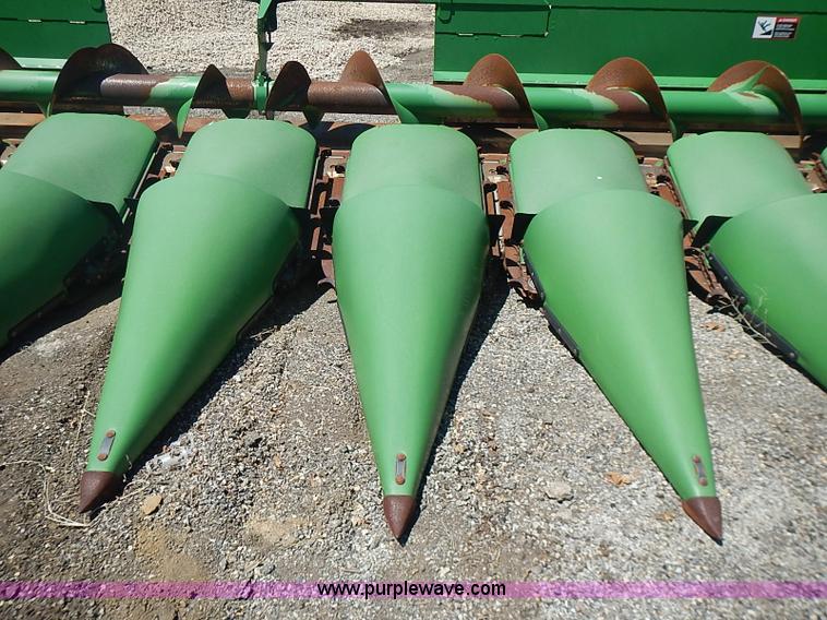 image for item J3232 2009 John Deere 612C corn head