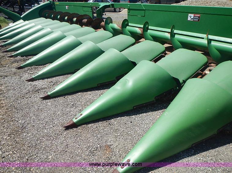 image for item J3232 2009 John Deere 612C corn head