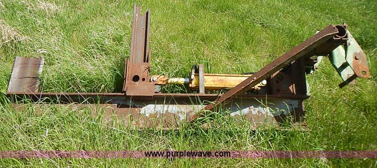 image for item J3241 John Deere log splitter