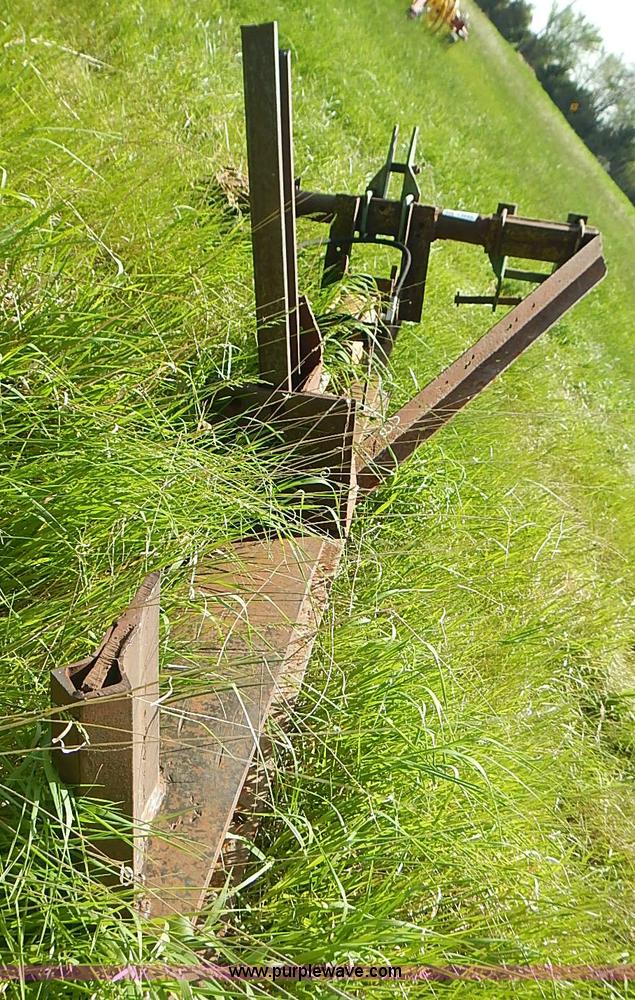 image for item J3241 John Deere log splitter