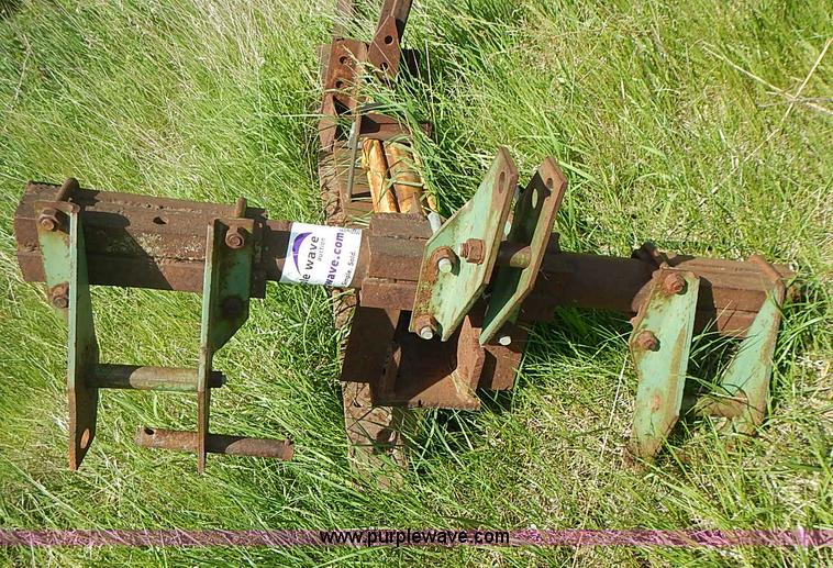John Deere log splitter in Mayetta, KS Item J3241 sold Purple Wave