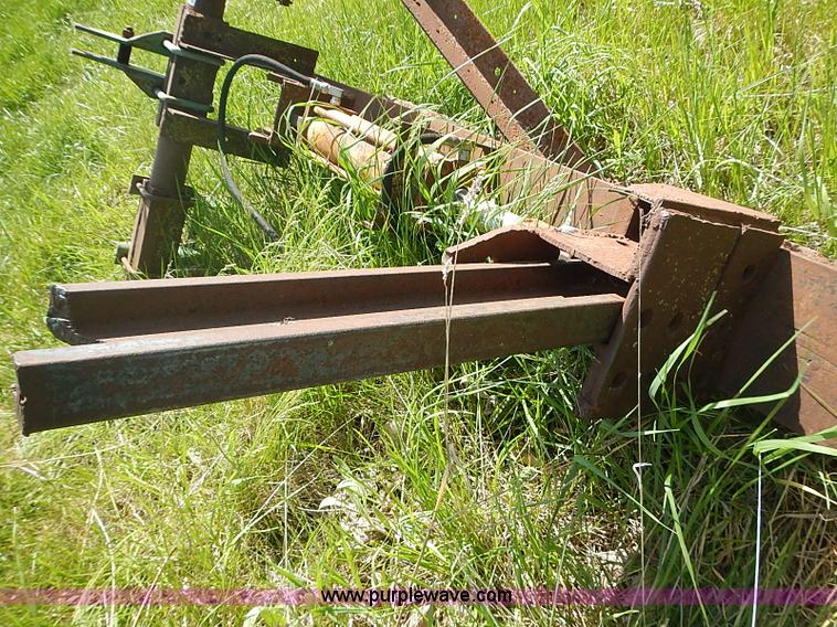 image for item J3241 John Deere log splitter