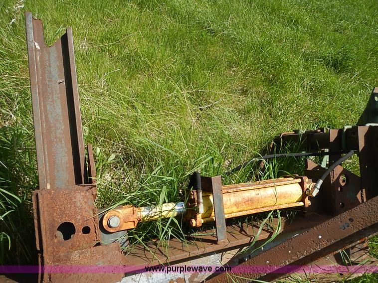 image for item J3241 John Deere log splitter