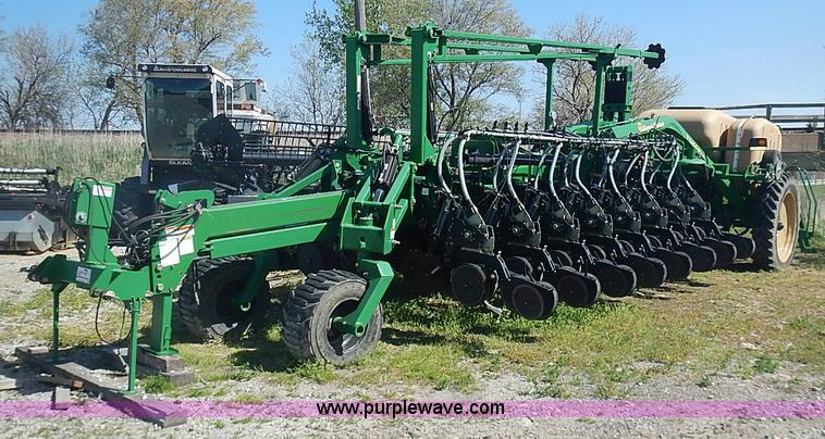 image for item J3248 2007 Great Plains YP1625-32TR twin row planter