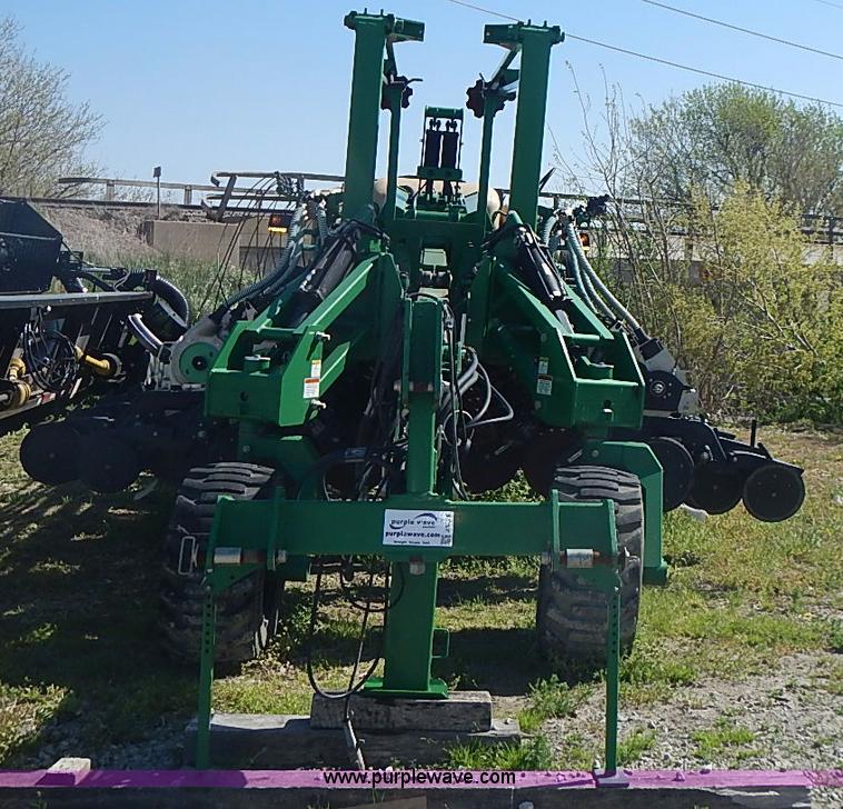 image for item J3248 2007 Great Plains YP1625-32TR twin row planter