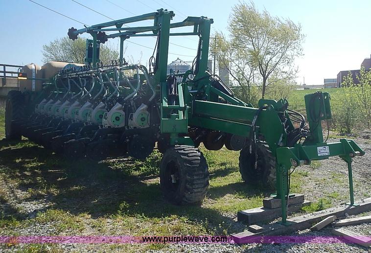 image for item J3248 2007 Great Plains YP1625-32TR twin row planter