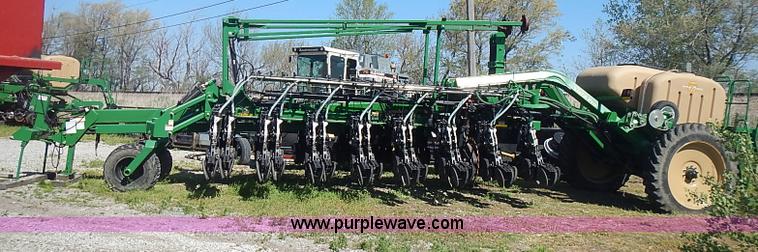 image for item J3248 2007 Great Plains YP1625-32TR twin row planter