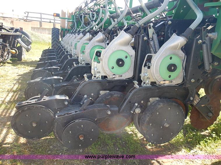 image for item J3248 2007 Great Plains YP1625-32TR twin row planter