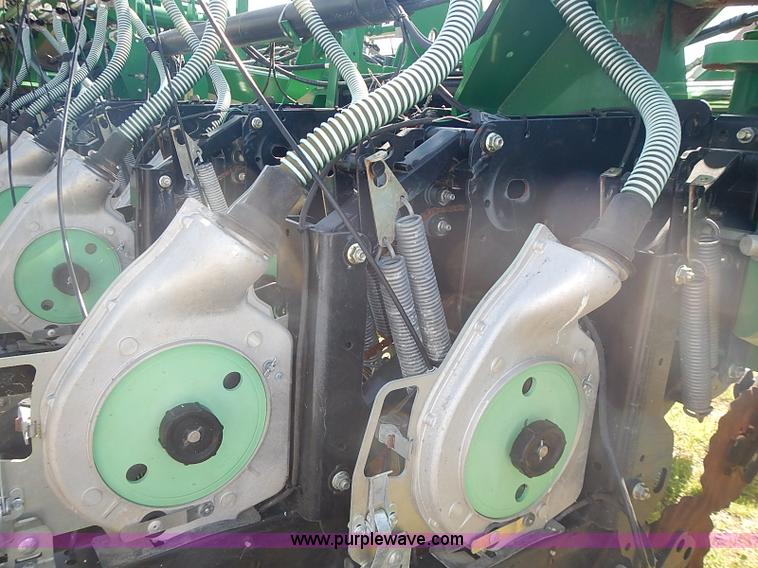 image for item J3248 2007 Great Plains YP1625-32TR twin row planter