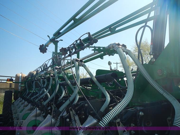 image for item J3248 2007 Great Plains YP1625-32TR twin row planter