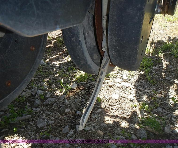 image for item J3248 2007 Great Plains YP1625-32TR twin row planter