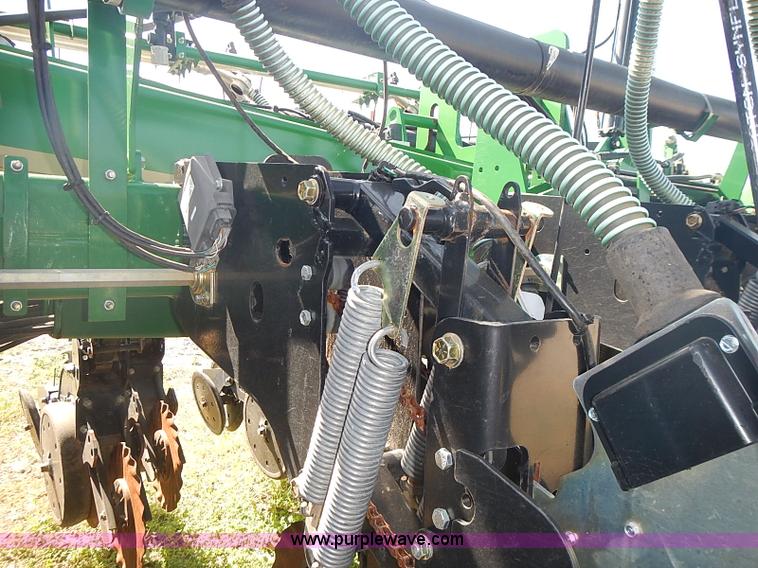 image for item J3248 2007 Great Plains YP1625-32TR twin row planter