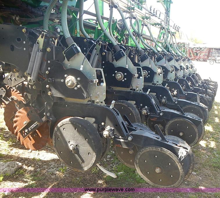 image for item J3248 2007 Great Plains YP1625-32TR twin row planter