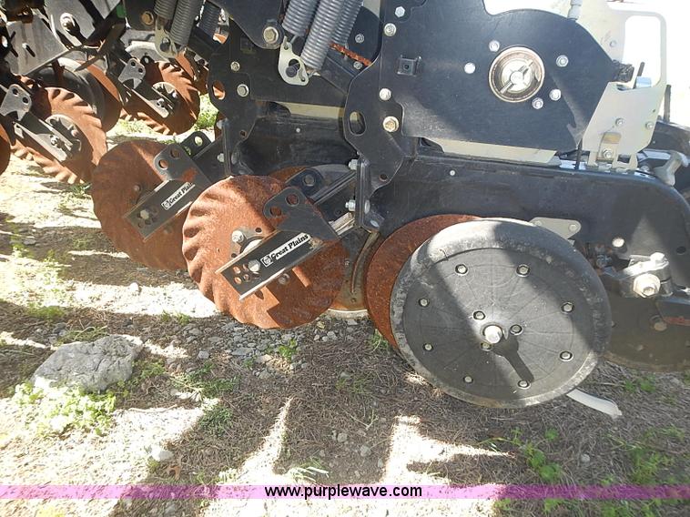 image for item J3248 2007 Great Plains YP1625-32TR twin row planter
