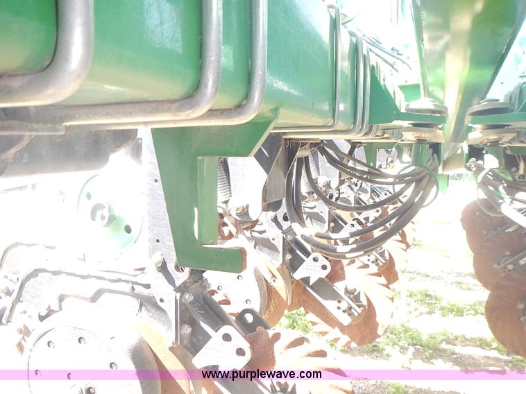 image for item J3248 2007 Great Plains YP1625-32TR twin row planter