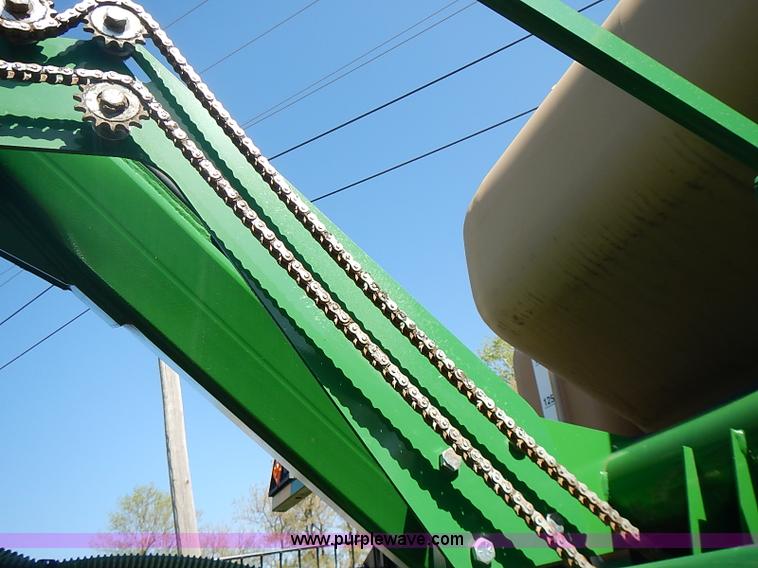 image for item J3248 2007 Great Plains YP1625-32TR twin row planter