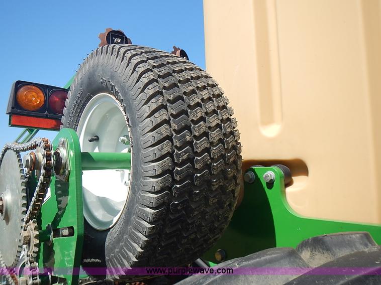 image for item J3248 2007 Great Plains YP1625-32TR twin row planter