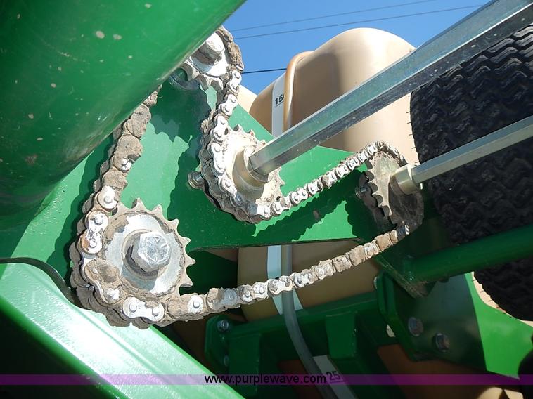 image for item J3248 2007 Great Plains YP1625-32TR twin row planter