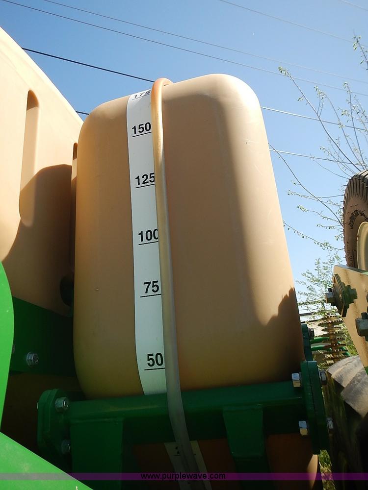 image for item J3248 2007 Great Plains YP1625-32TR twin row planter