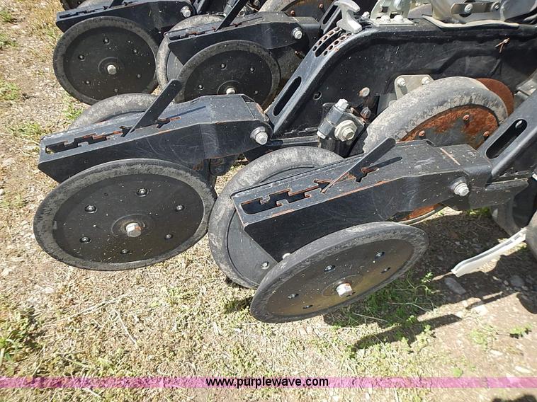 image for item J3248 2007 Great Plains YP1625-32TR twin row planter