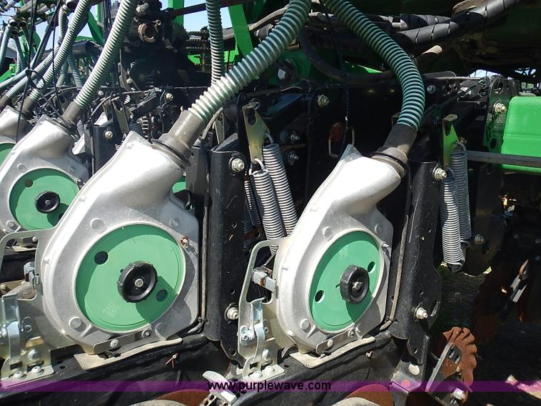 image for item J3248 2007 Great Plains YP1625-32TR twin row planter