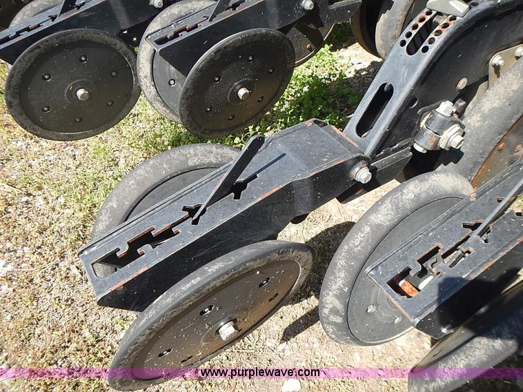 image for item J3248 2007 Great Plains YP1625-32TR twin row planter