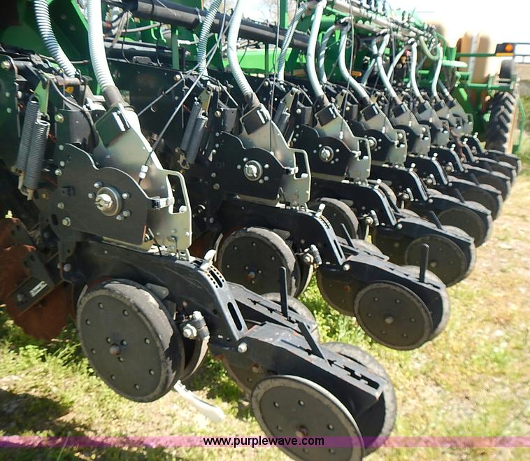 image for item J3248 2007 Great Plains YP1625-32TR twin row planter