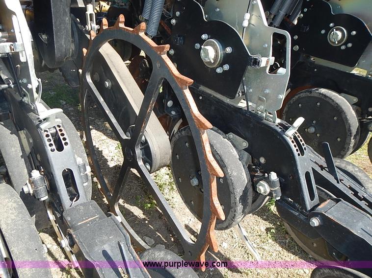 image for item J3248 2007 Great Plains YP1625-32TR twin row planter
