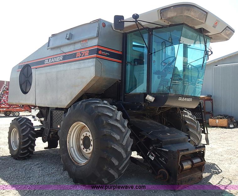 image for item J3249 1992 Gleaner R72 combine