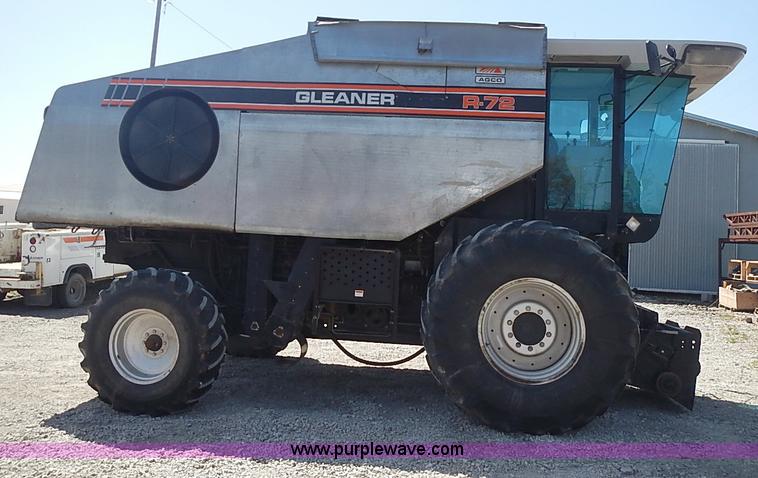 image for item J3249 1992 Gleaner R72 combine