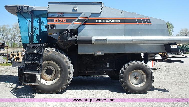 image for item J3249 1992 Gleaner R72 combine