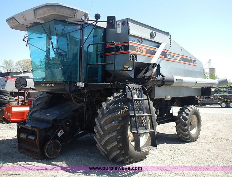 image for item J3249 1992 Gleaner R72 combine