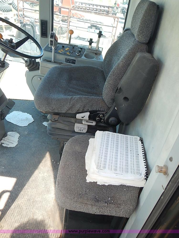 image for item J3249 1992 Gleaner R72 combine