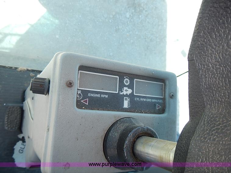 image for item J3249 1992 Gleaner R72 combine