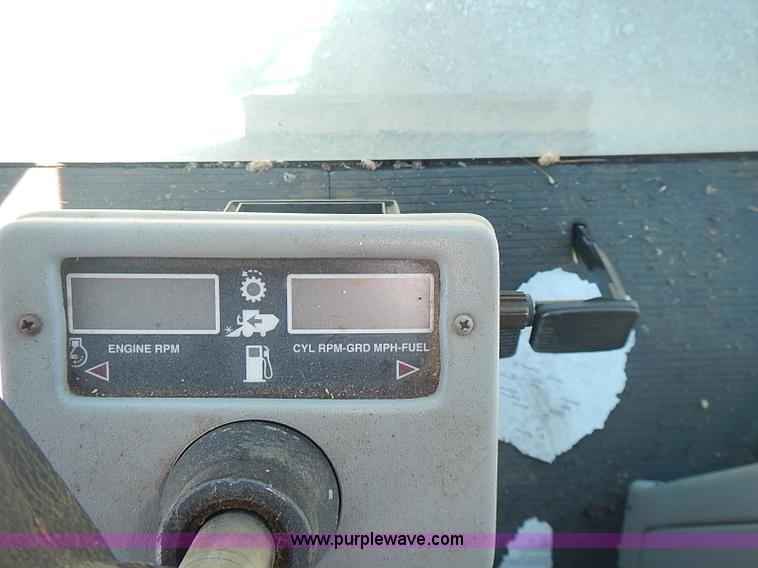 image for item J3249 1992 Gleaner R72 combine