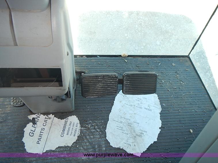 image for item J3249 1992 Gleaner R72 combine