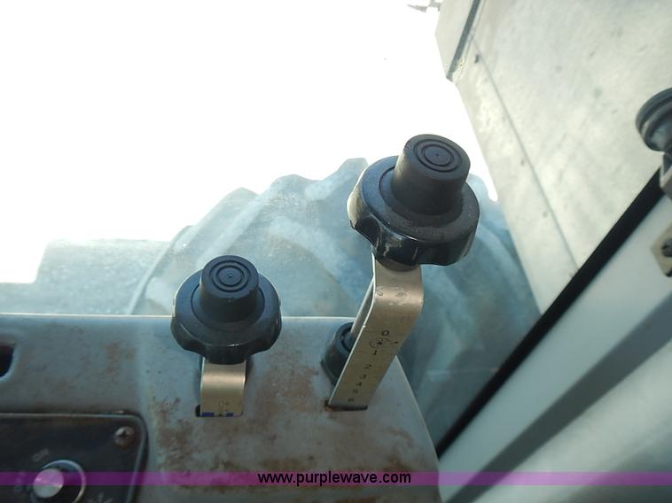 image for item J3249 1992 Gleaner R72 combine