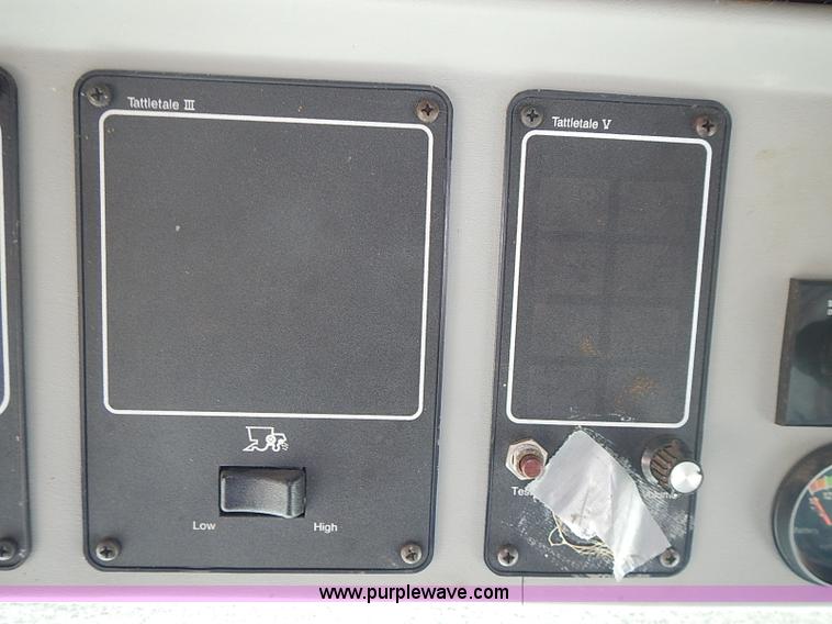 image for item J3249 1992 Gleaner R72 combine